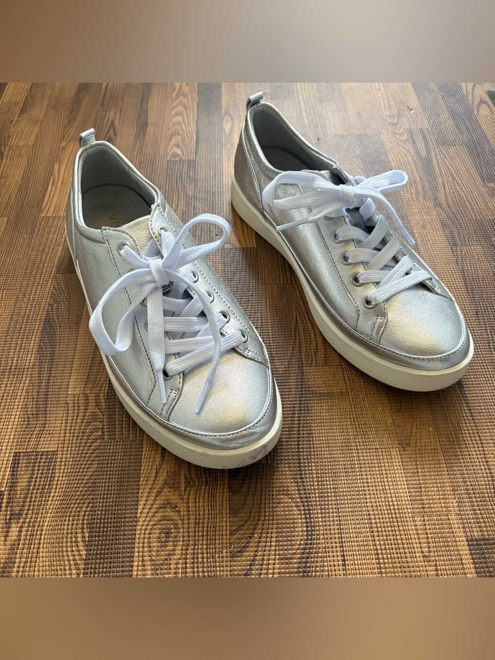 Vionic Winny Metallic Silver Leather Sneakers 9